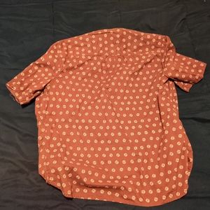Medium, casual,shirt sleeve, button down, burgundy